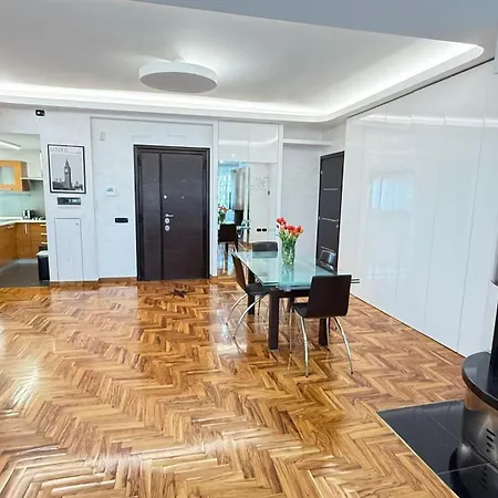 Luxury Av