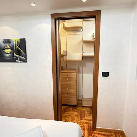 Luxury Av *