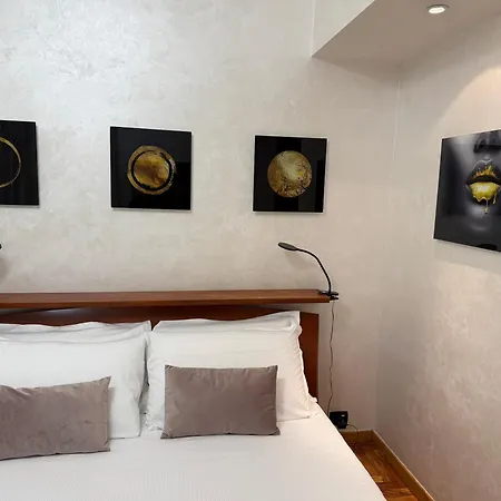 Luxury Av *